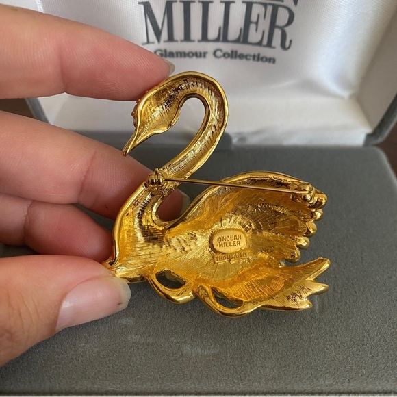 Nolan Miller Glamour Vintage Rhinestone Crystal Gold Tone Swan Bird Brooch - Picture 5 of 13